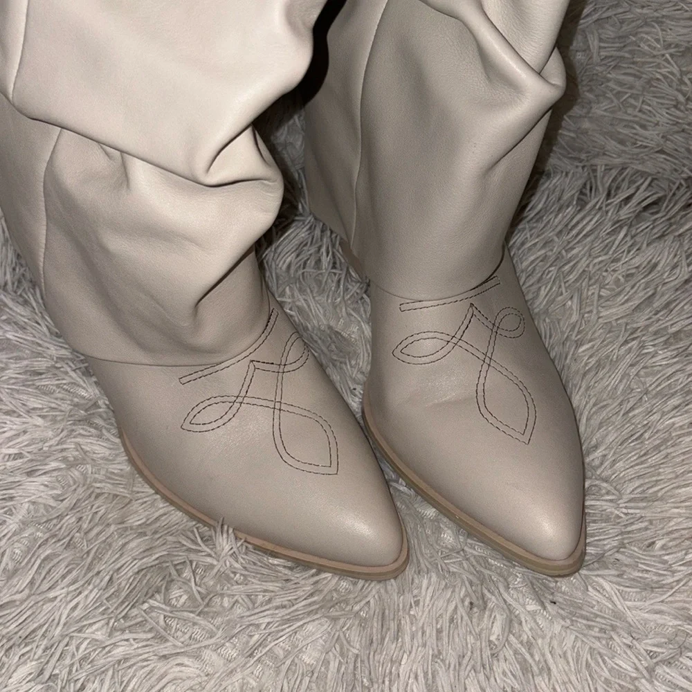Steve Madden Lassy Fold over Boots - Picture 4 of 9